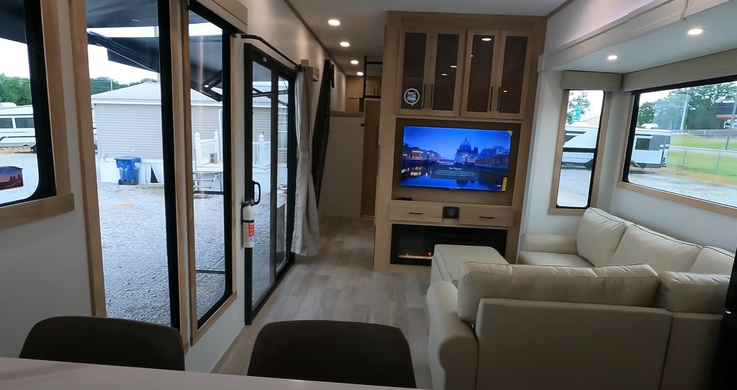 As Big as a House: The 2026 Sandpiper 422FKL Is Just That. Nicer, Too - autoevolution