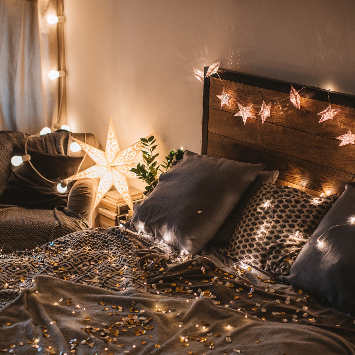 Bedroom fairy lights inspiration: fairy lights for the bedroom