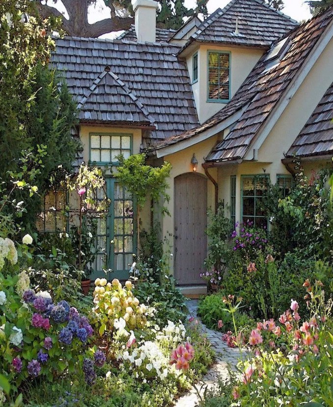 Cottage Garden Style: Create Your Dream Cottage Oasis at Home (Complete Guide)