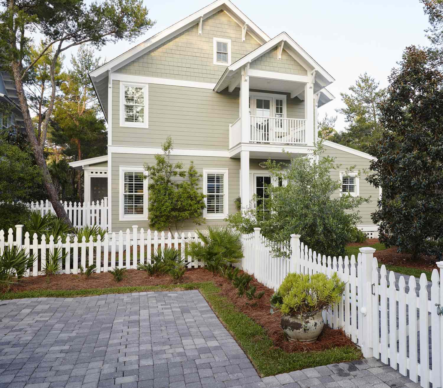 Designers Say These 8 Home Exterior Paint Colors Are Trending in 2026