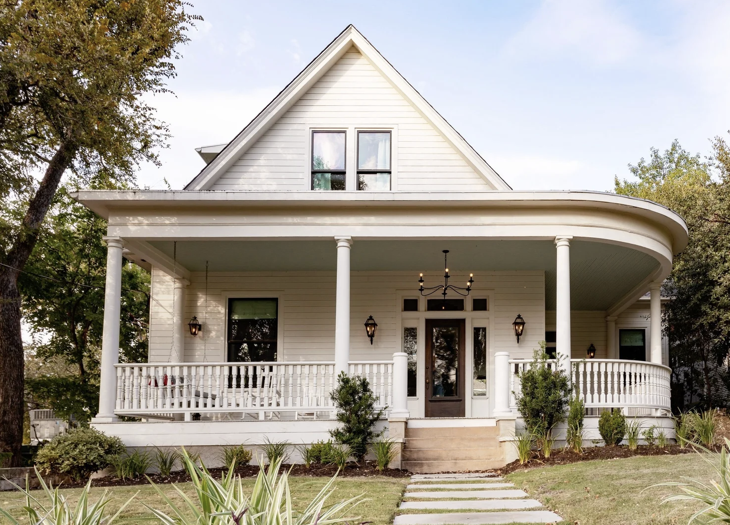 Designers Say These 8 Home Exterior Paint Colors Are Trending in 2026