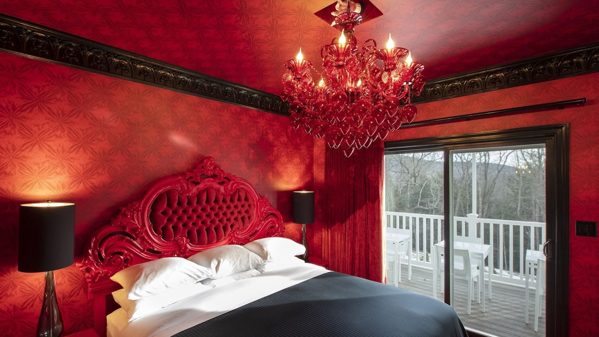 Dracula's Fangs | Themed Room | The Roxbury
