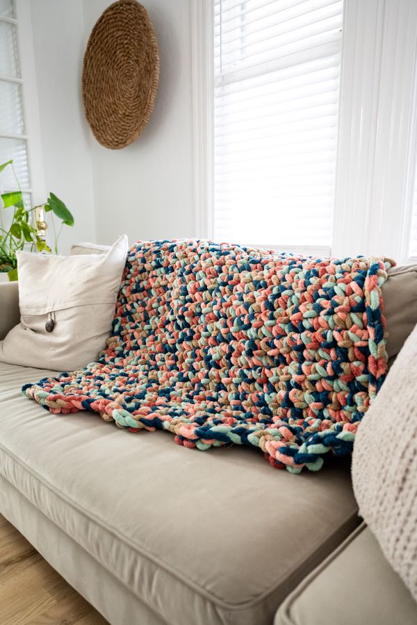 Free rectangular crochet rug pattern Blue Skies Rug - Noor's Knits