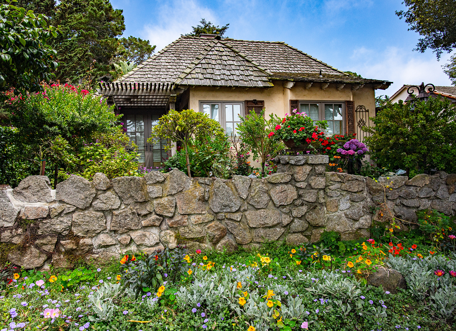 Front yard cottage garden ideas: 13 pretty cottage front yards | Homes and Gardens