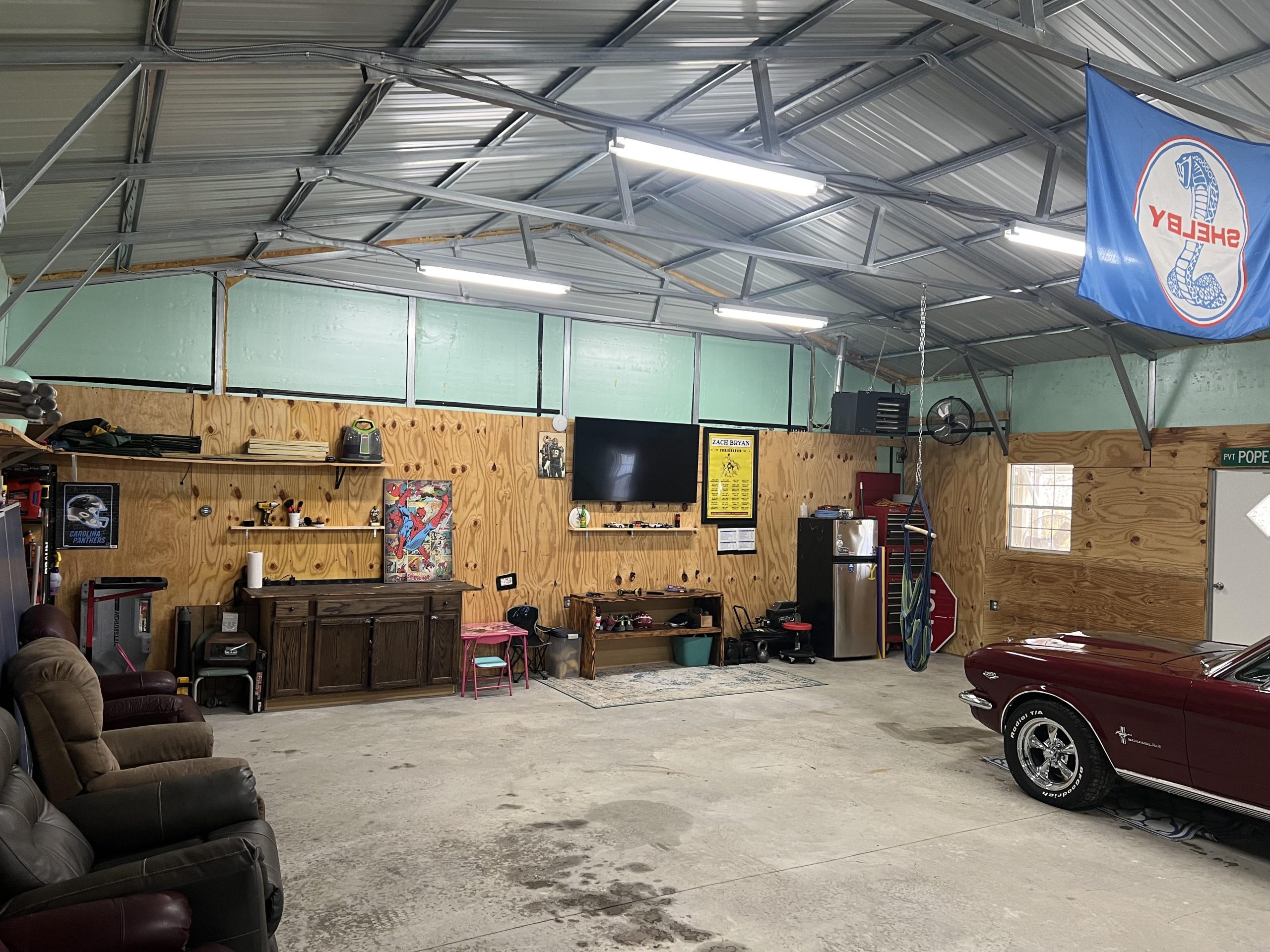Help making this half man cave half workshop : r/garageporn