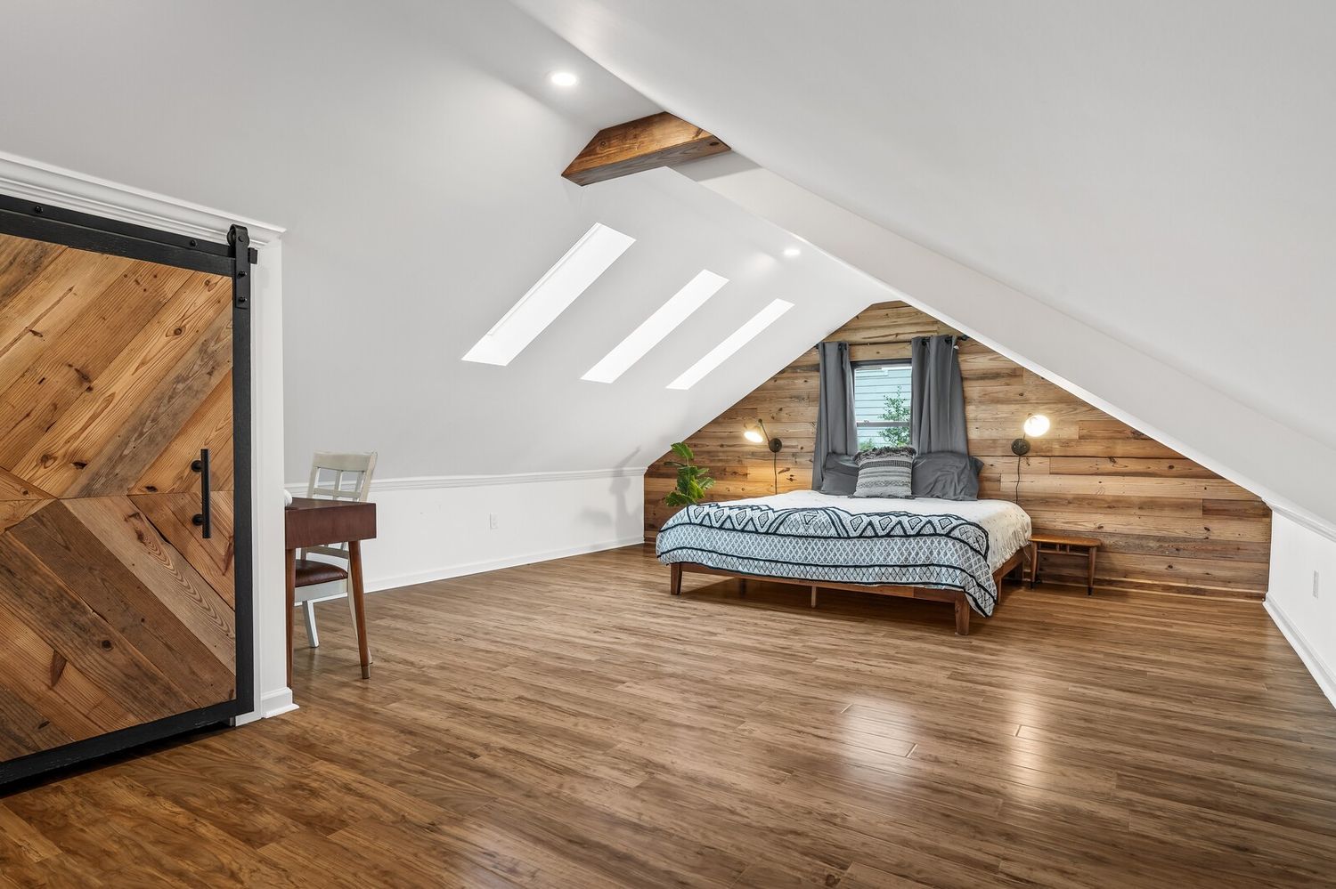 Help with sloped ceiling attic master bedroom : r/interiordecorating