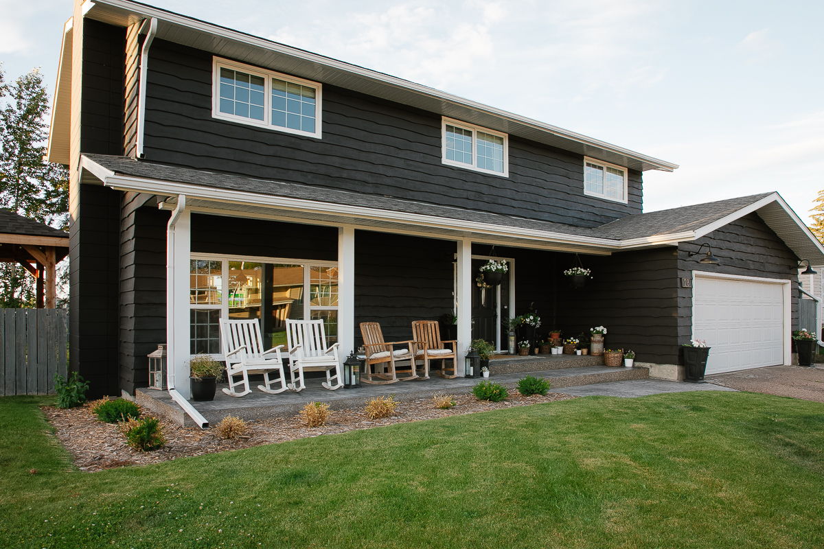 Instagram Saves: 10 Bold Black Exteriors with White Trim - Making it in the Mountains