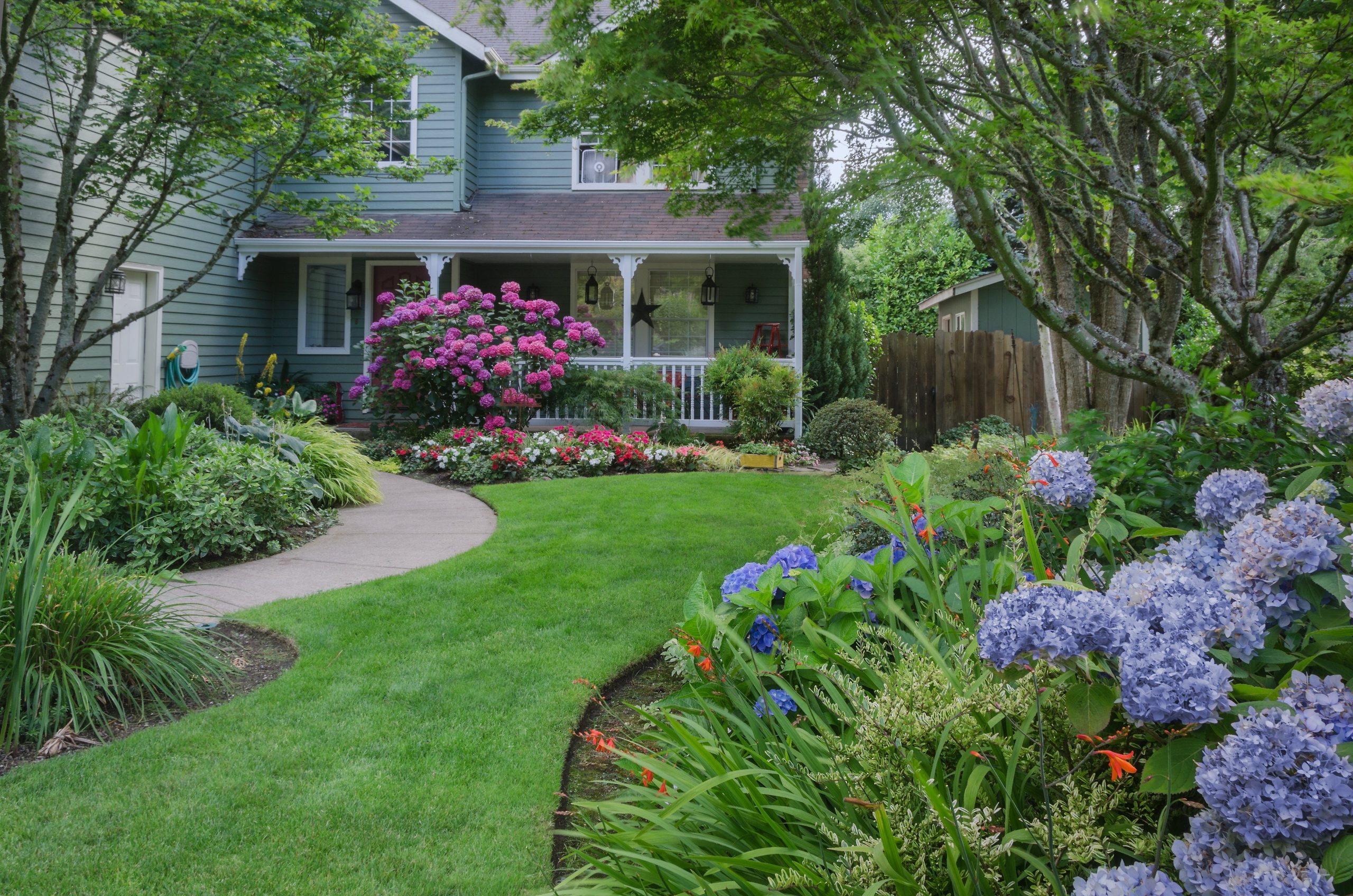 Low Maintenance Front Yard Landscaping–Post & Porch