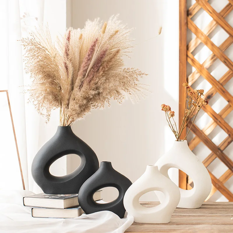 Minimalist Home Decorations Geometric Matte Black Ceramic Flower Vase for Shelves Living Room Mantel Home Decor Luxury