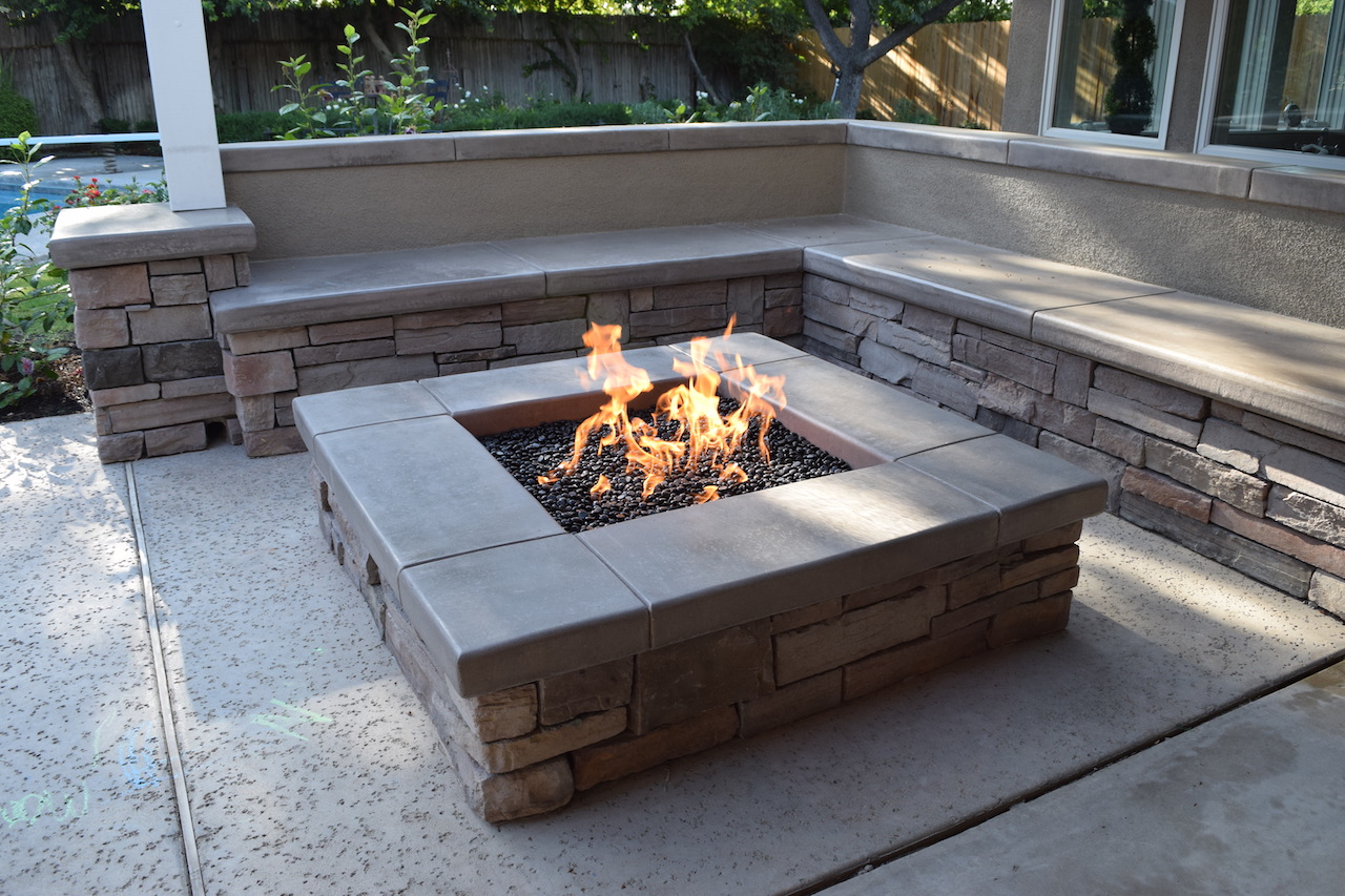 Outdoor Kitchen & Fire Pit Seating Area Create Cozy Outdoor Living Space – Monji Landscape Companies