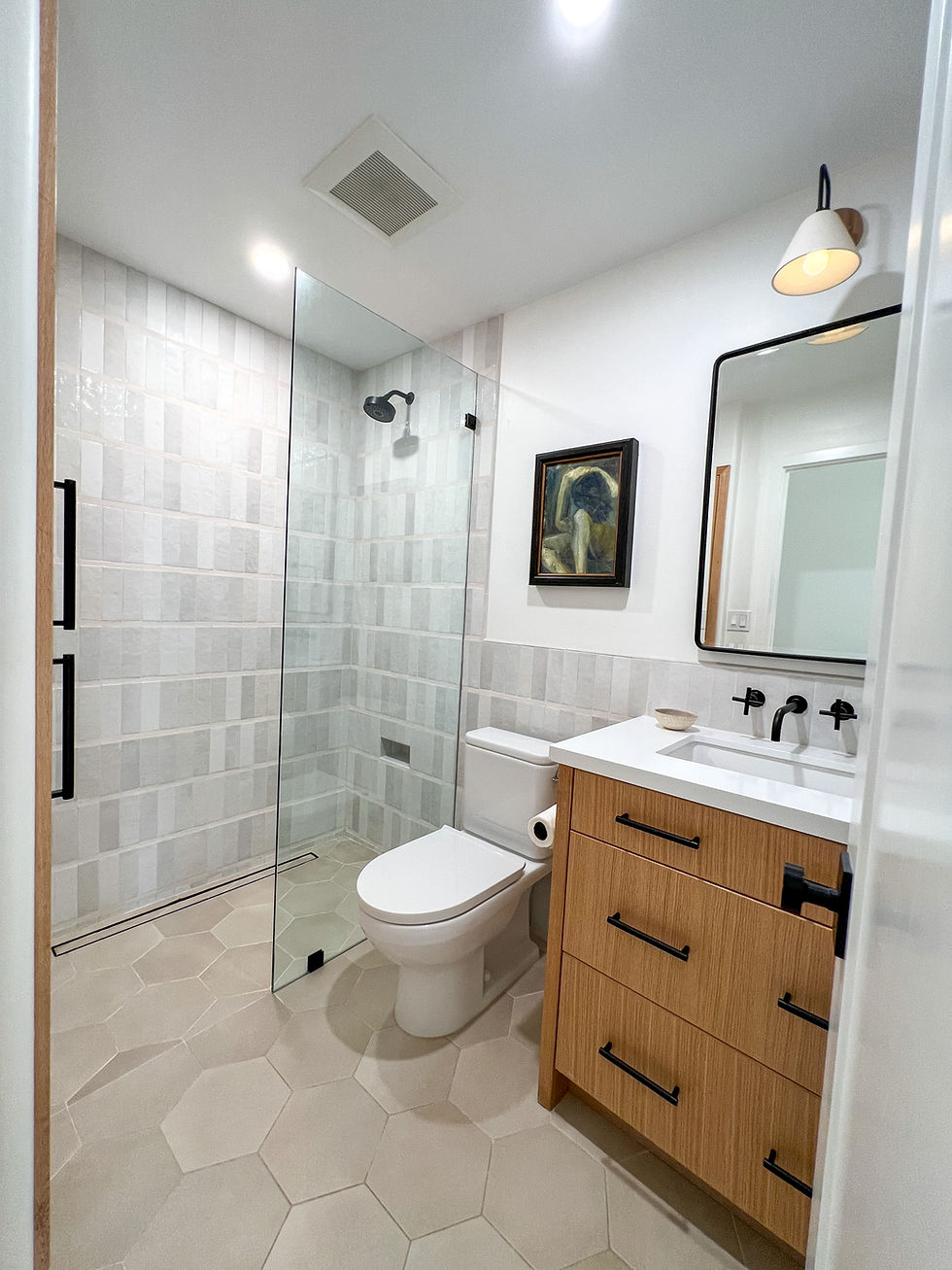 Small Bathroom Remodel Ideas for San Diego Homes | Space-Saving Tips