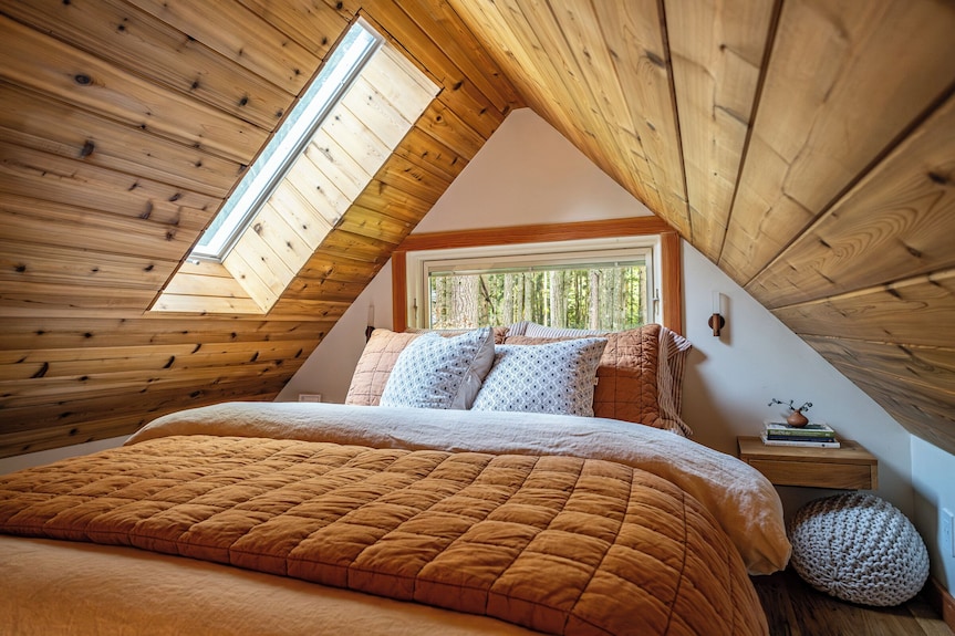 The Wolf Den Cozy Cabin Forest Retreat with Wood Fired Hot Tub - Vashon Island | Vrbo