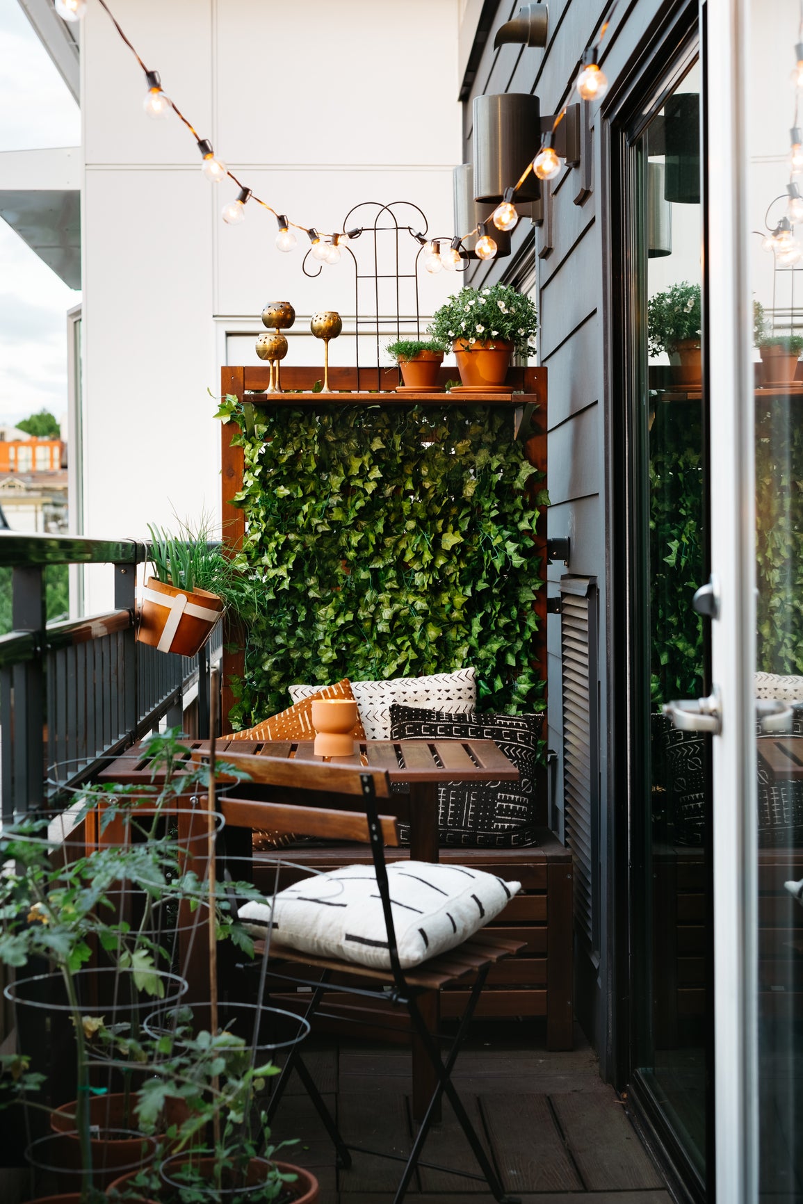 Turn Your Balcony Into an Oasis With These 11 Landlord-Approved Hacks – Bed Threads
