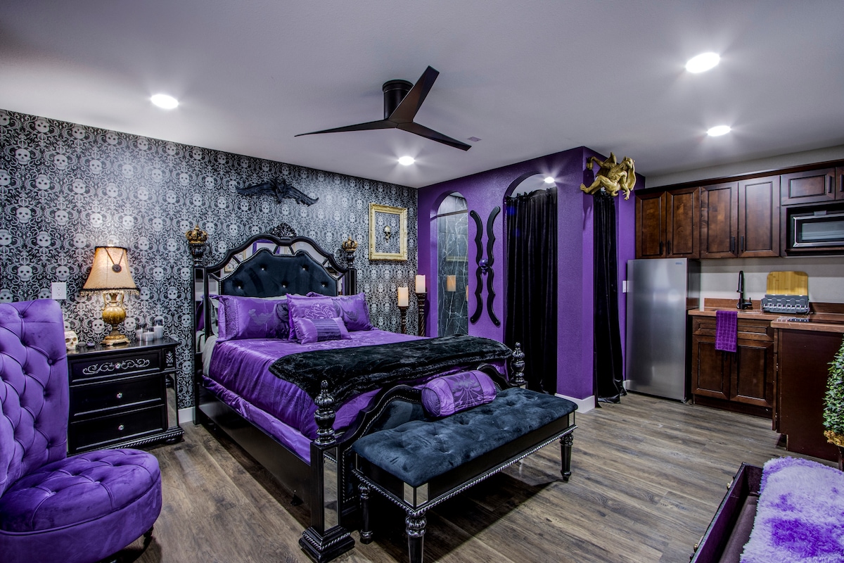 Unique Arts District Studio Loft - 'The Raven' - Lofts for Rent in Las Vegas, Nevada, United States - Airbnb