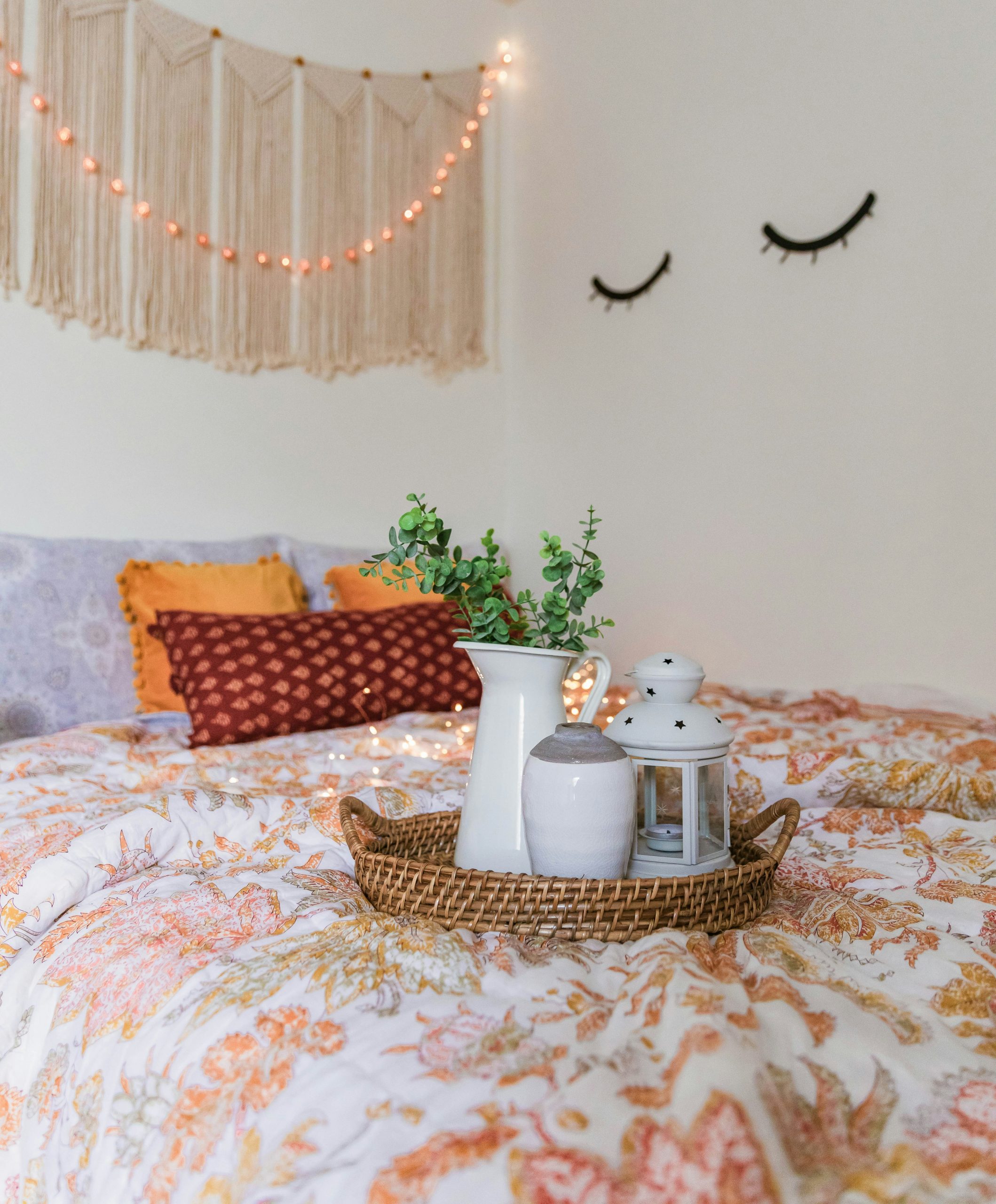 Vibrant decor bedroom