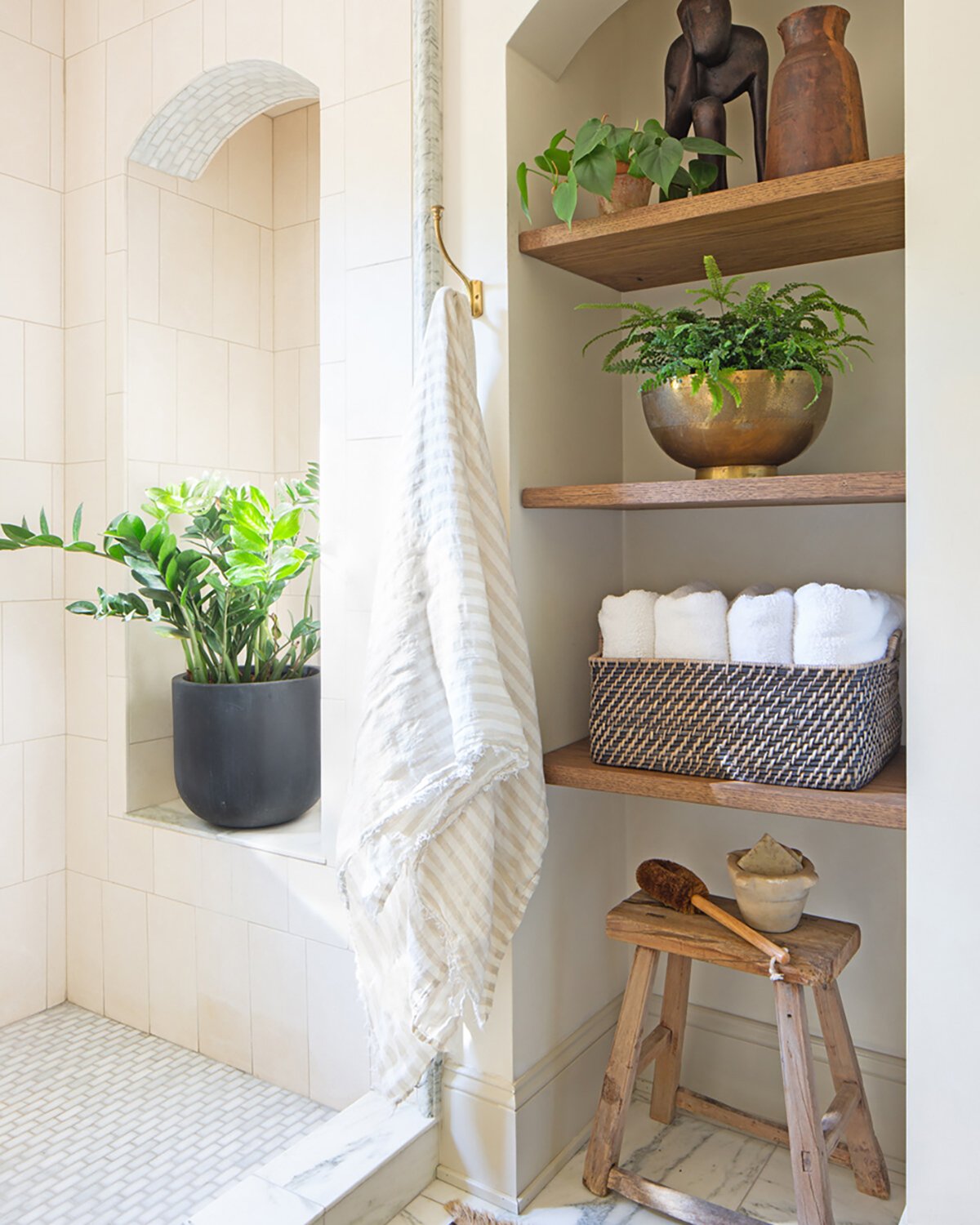 10 Modern Farmhouse Bathrooms That Exude Zen
