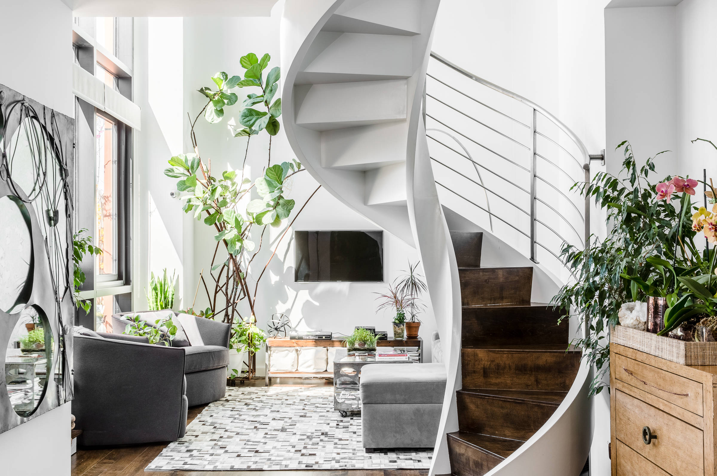 10 Staircase Designs for Small Spaces