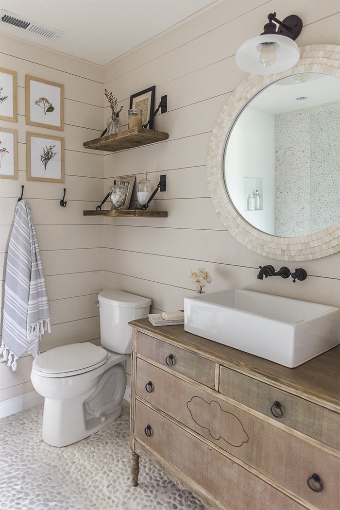 13 Beautiful Farmhouse Bathrooms – Hallstrom Home