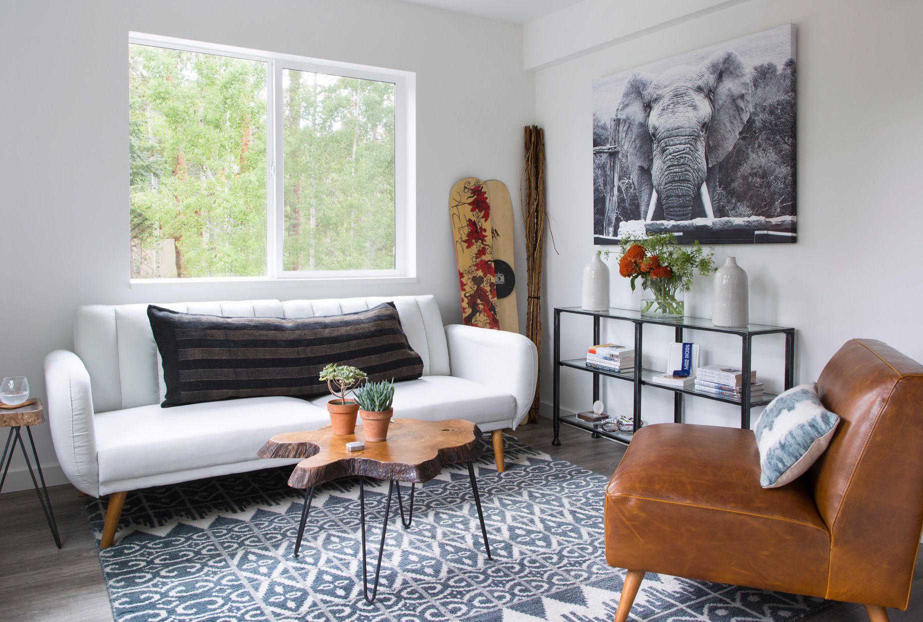 15 Small Apartment Ideas to Maximize Decor and Storage