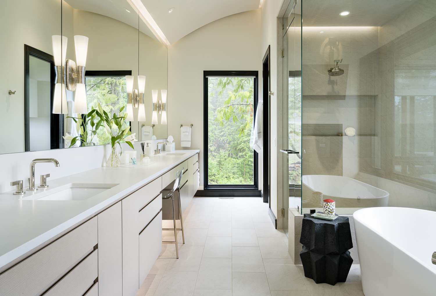 17 Walk-In Shower Ideas for a Beautiful Home Oasis