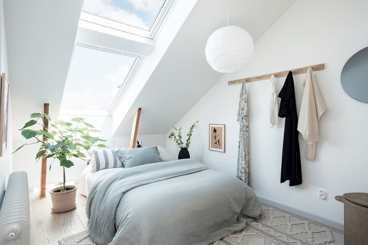 19 Attic bedroom ideas that make a sloped ceiling work well - COCO LAPINE DESIGN