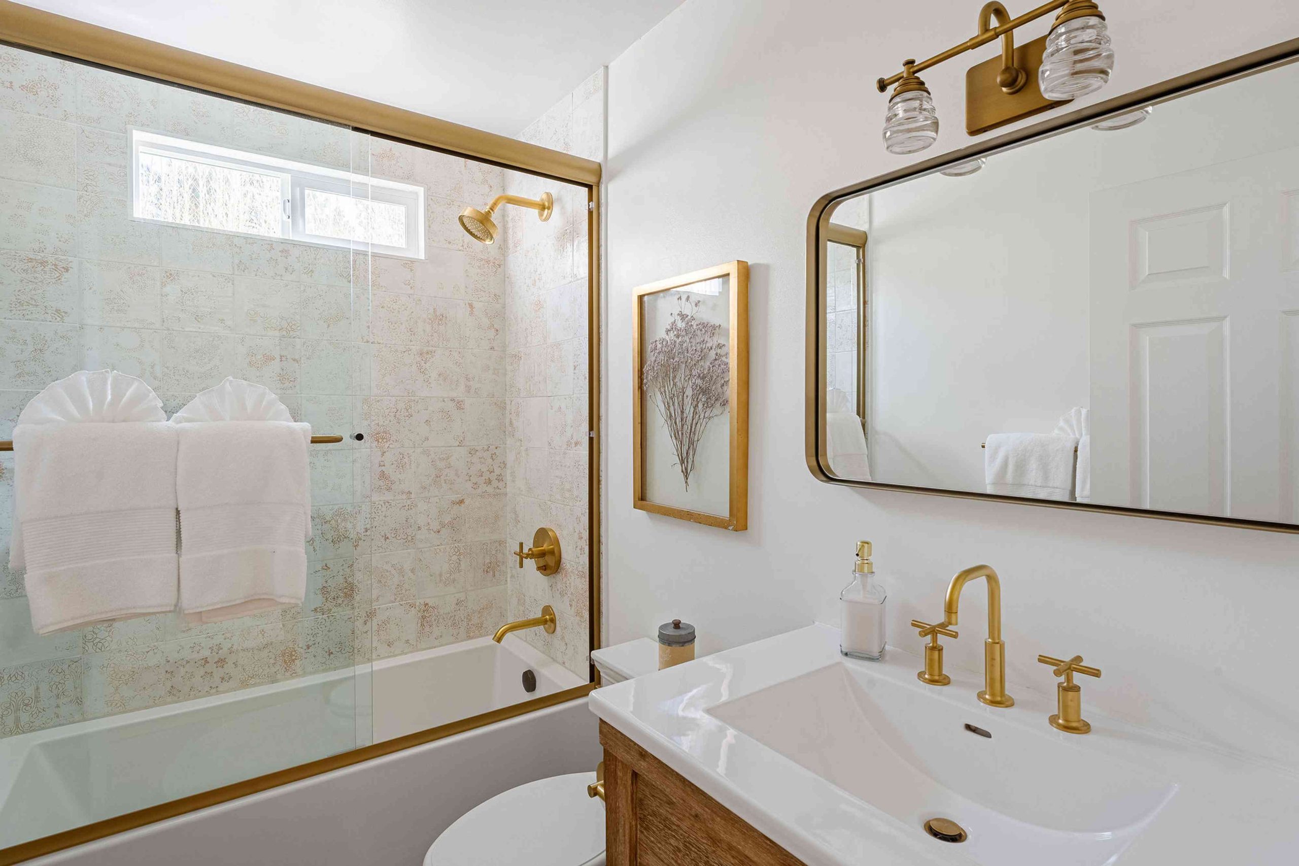 20 Small Bathroom Ideas on a Budget