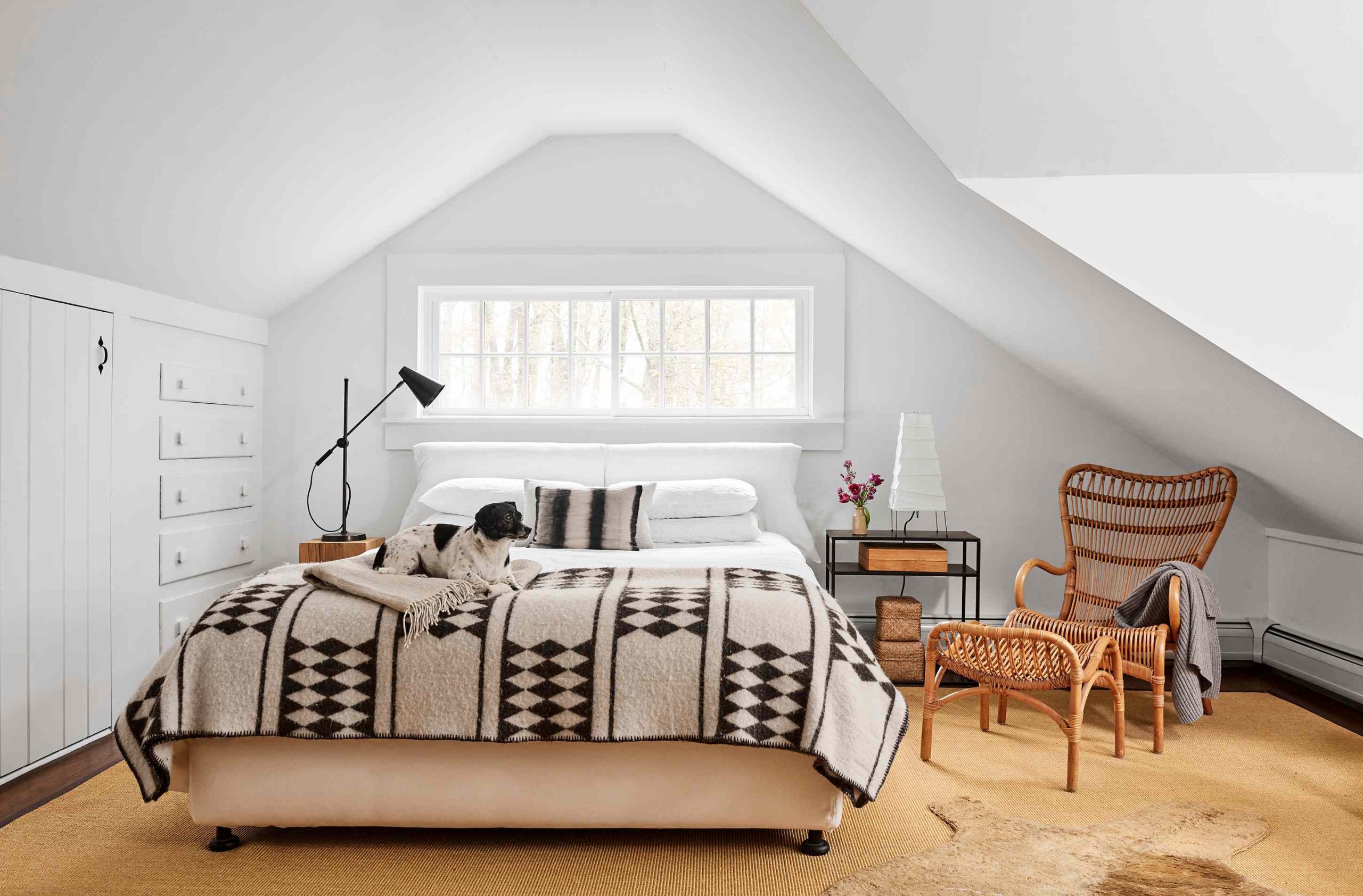 24 Attic Bedroom Ideas for a Cozy Escape