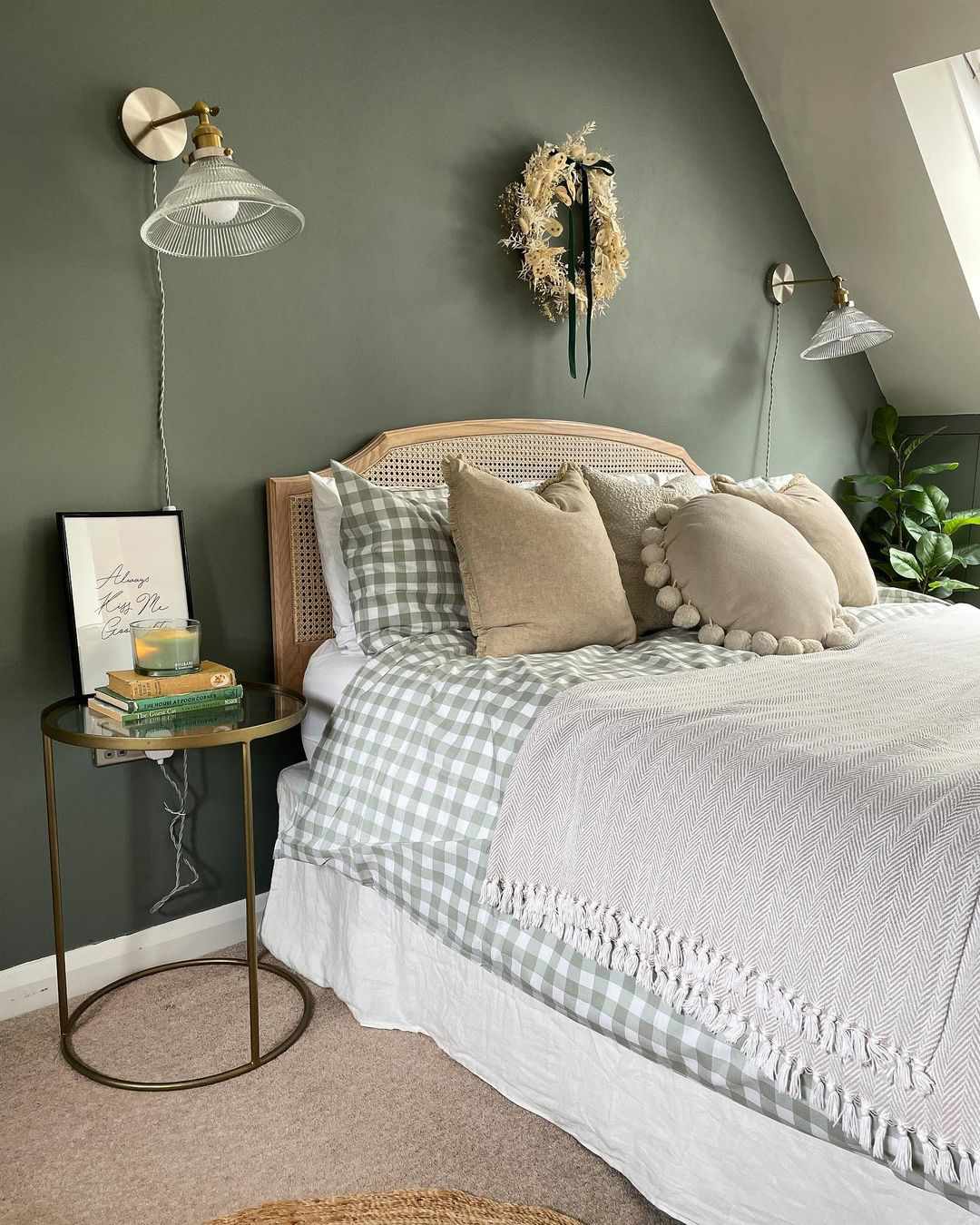 28 Stylish Low Sloped Ceiling Bedroom Ideas to Recreate