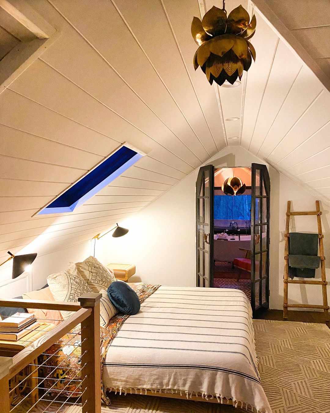 28 Stylish Low Sloped Ceiling Bedroom Ideas to Recreate