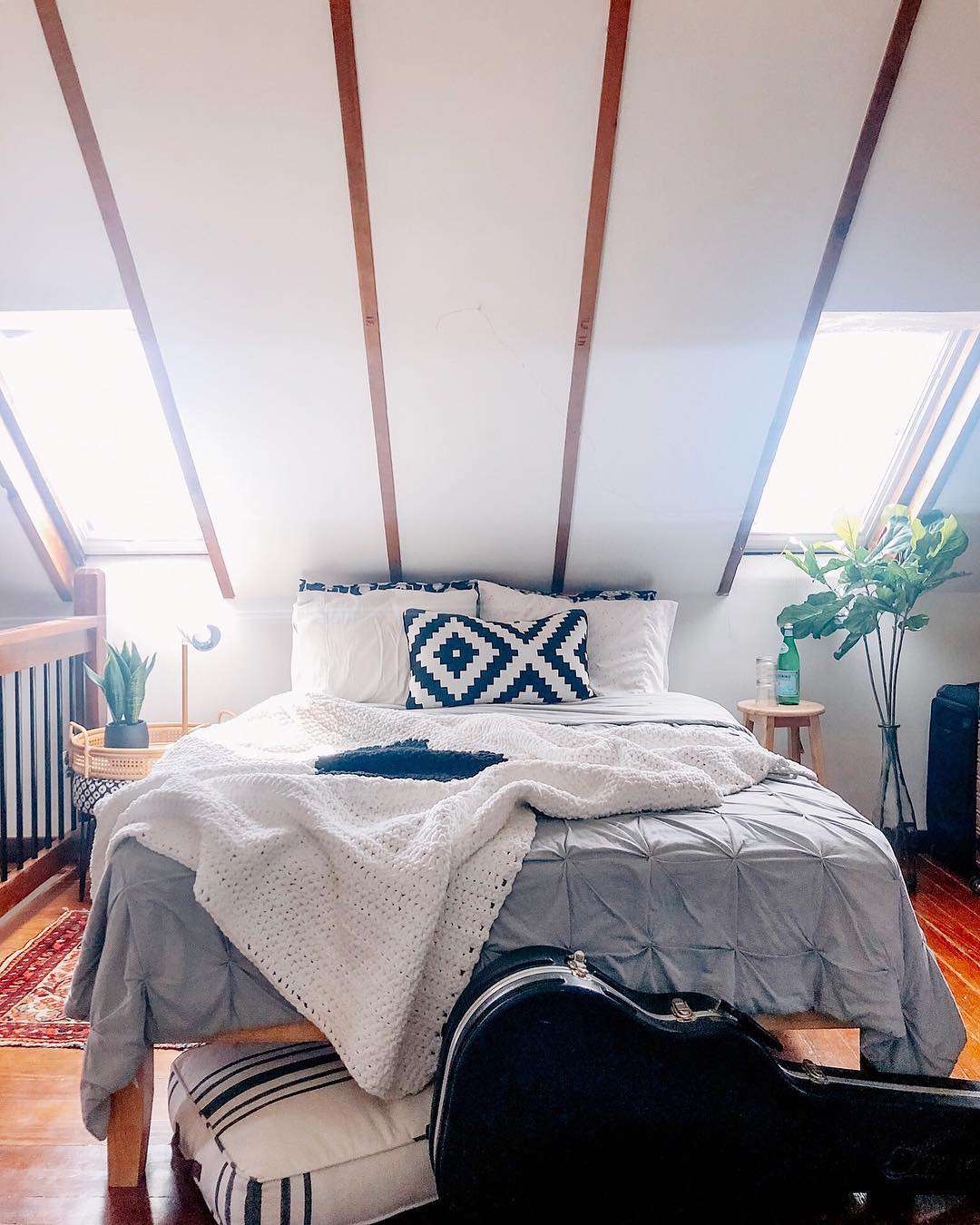 28 Stylish Low Sloped Ceiling Bedroom Ideas to Recreate