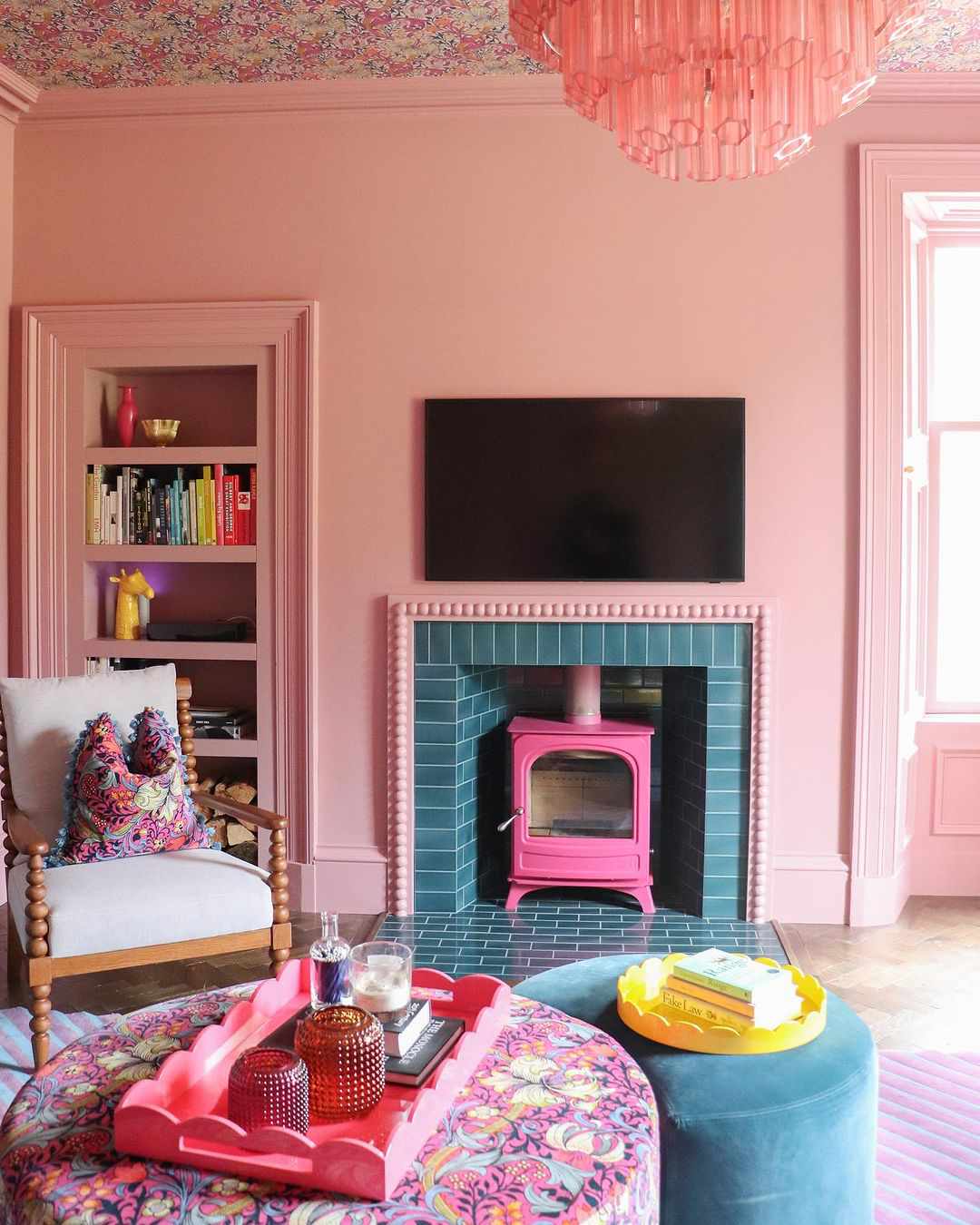 29 Pink Living Rooms That Will Convince You to Redecorate