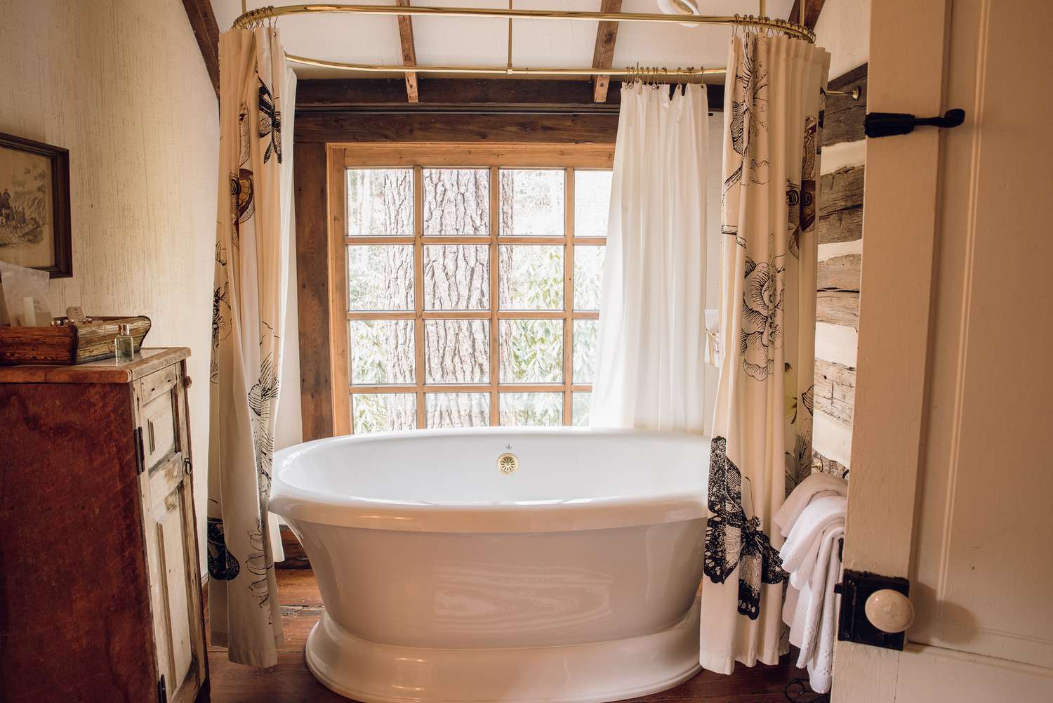 30 Country Bathroom Ideas for a Rustic-Chic Feel