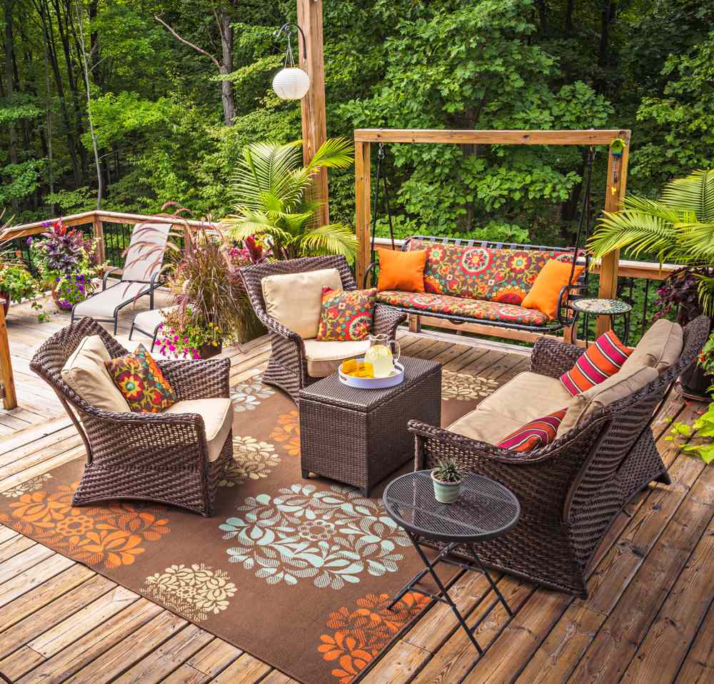 30 Ideas to Dress Up Your Deck