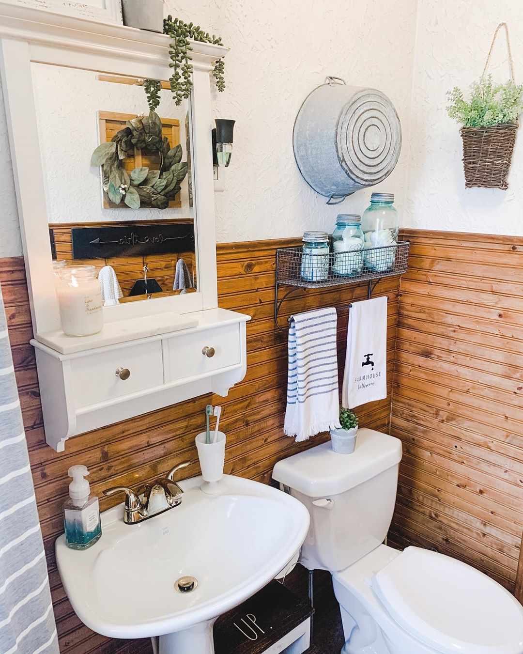 32 Rustic Bathroom Ideas For a Warm and Inviting Space