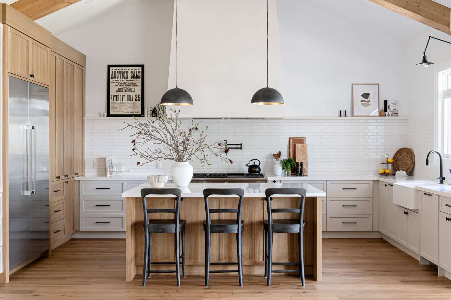 37 White Kitchen Backsplash Ideas for a Modern and Clean Look