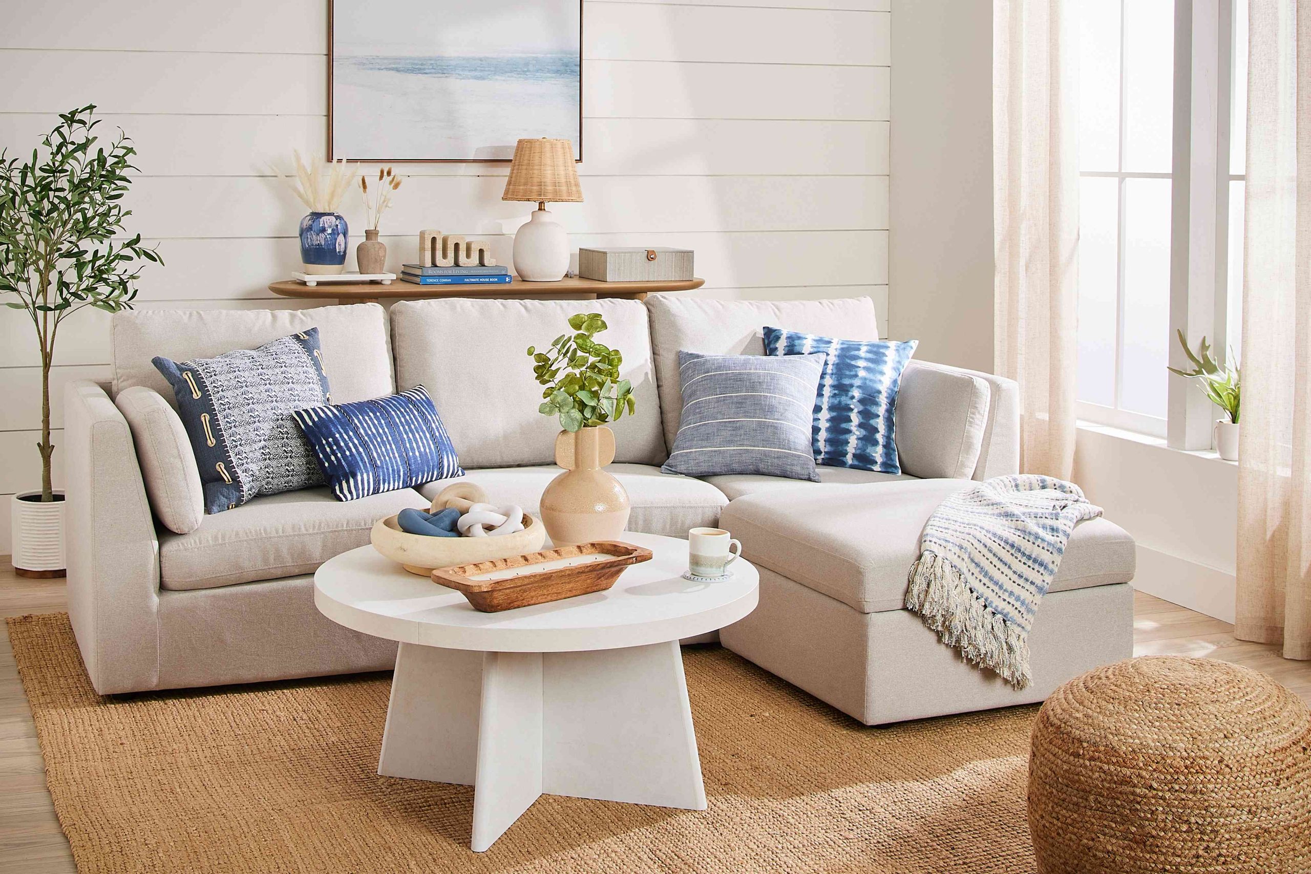 40 Coastal Living Rooms That Feel Like a Day at the Beach