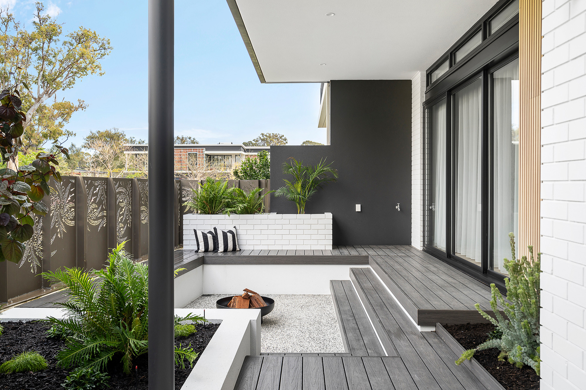 75 Beautiful Modern Deck Ideas & Designs - June 2026 | Houzz AU