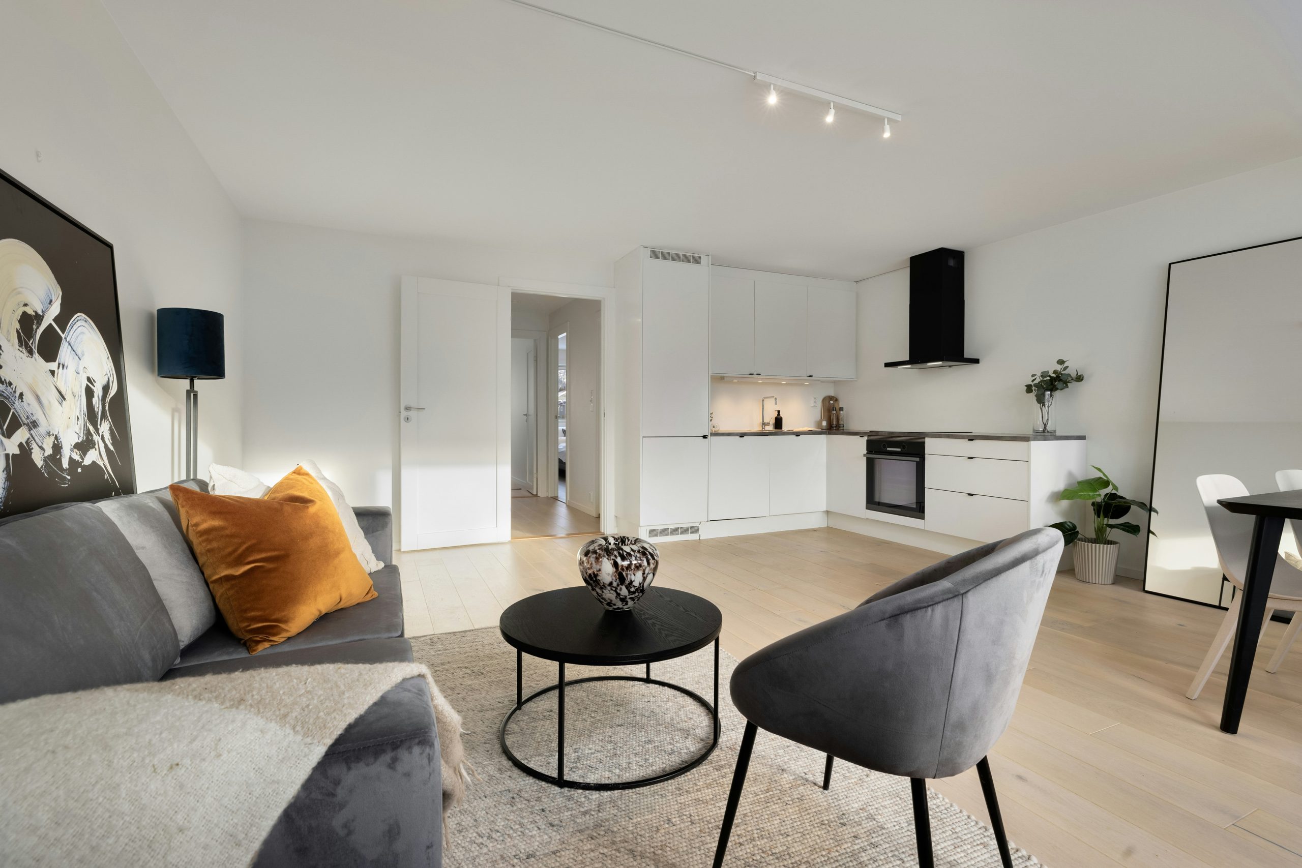 A living room filled with furniture and a dining room table