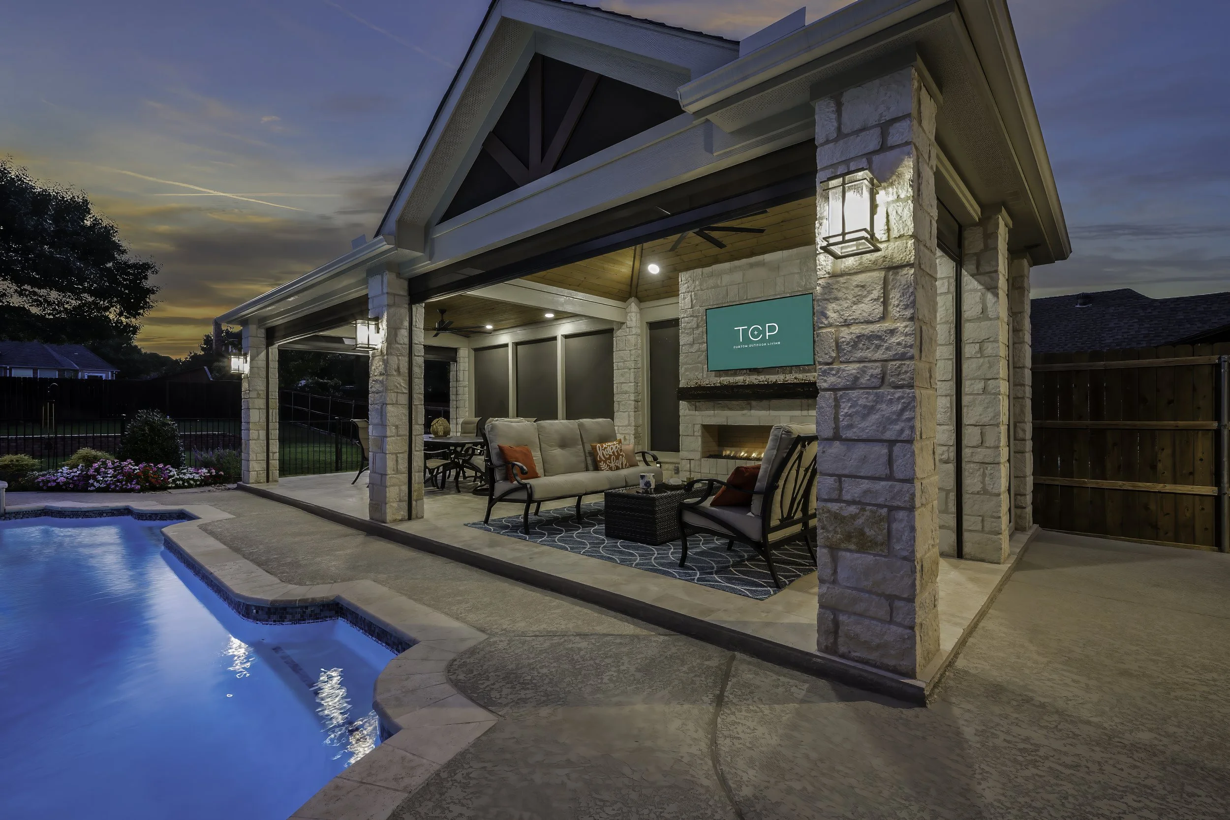 Attached vs. Freestanding Patio Covers | Choosing the Right Style for Your DFW Home