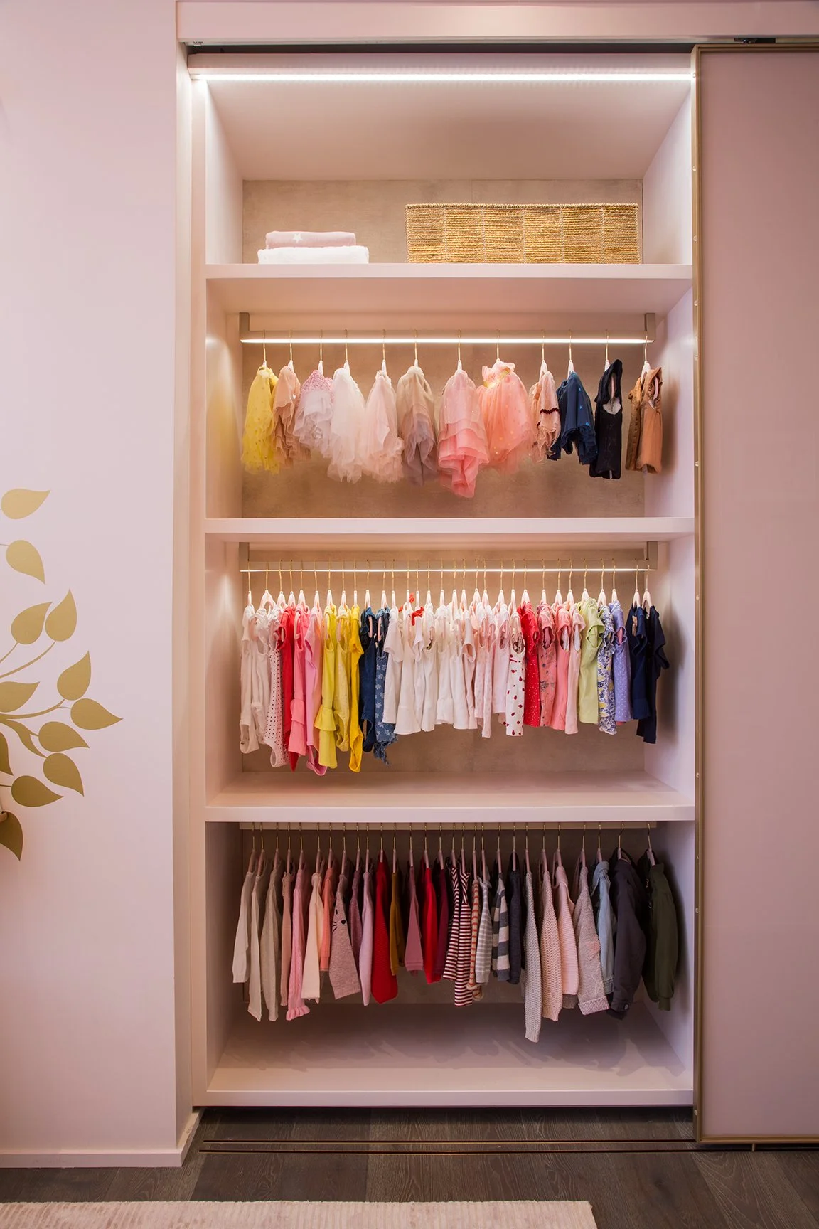 BABY'S FIRST CLOSET — LA CLOSET DESIGN