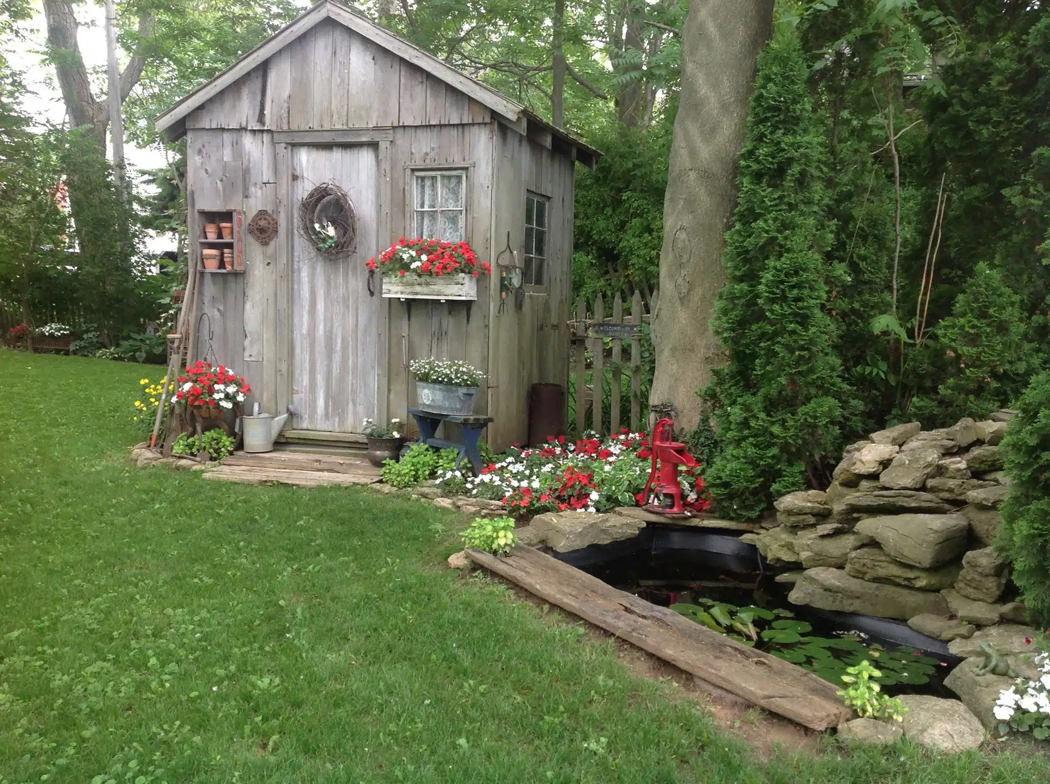 Best Cottage Style She-Shed Ideas - Enthralling Gumption
