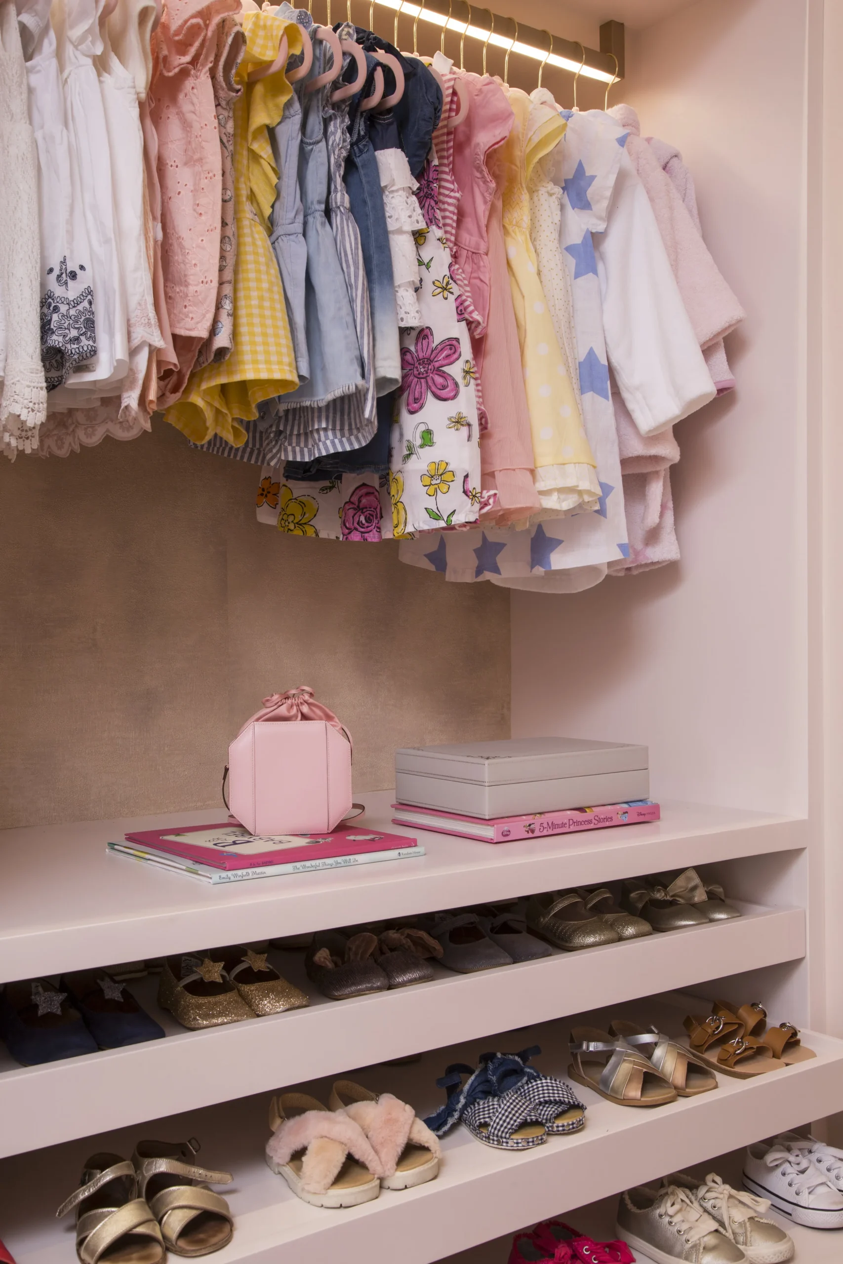 BIG DESIGN FOR TINY CLOTHES — LA CLOSET DESIGN