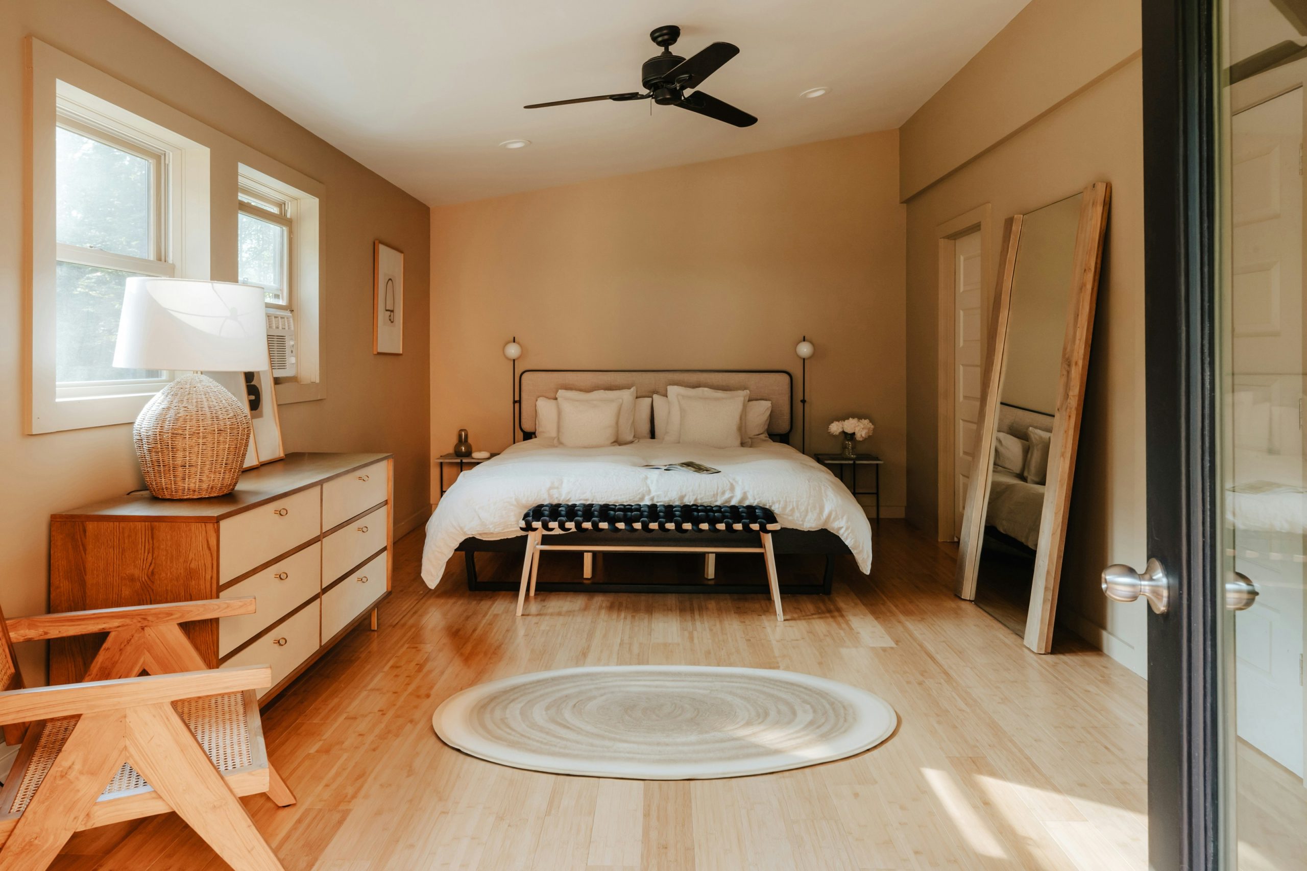 Comfy bedroom 1/2 (IG: @clay.banks)