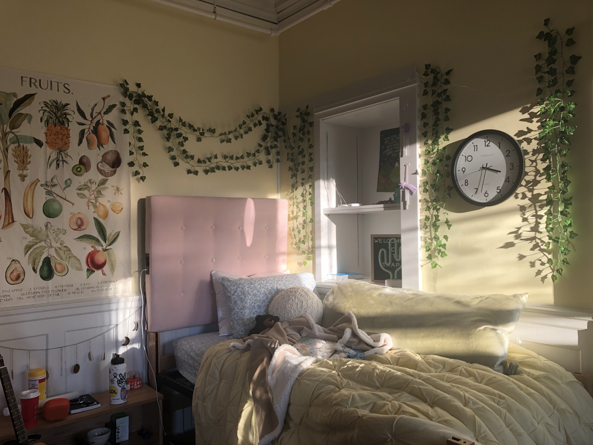 dorm room under autumn sunlight – @moonbirdy on Tumblr