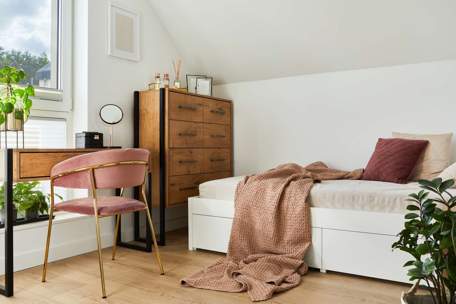 How to Design a Beautiful Dorm Room Without Breaking the Bank