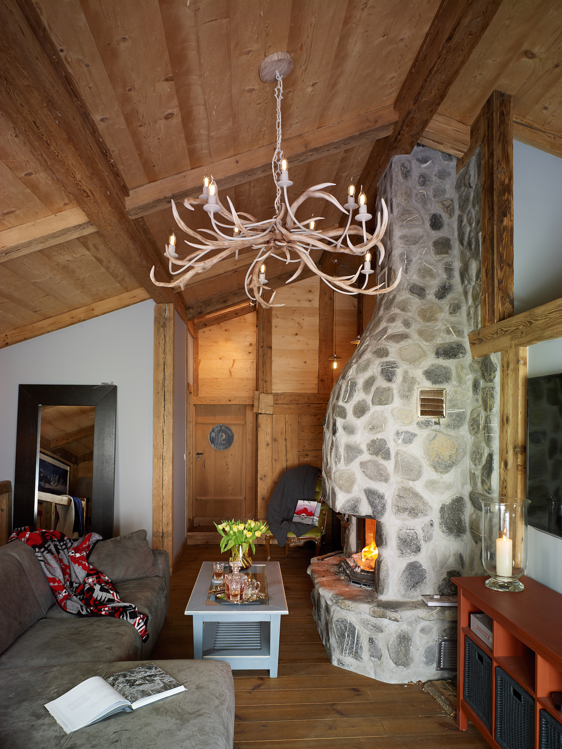 How to Light a Bedroom with a Sloped Ceiling for Comfort and Practicality