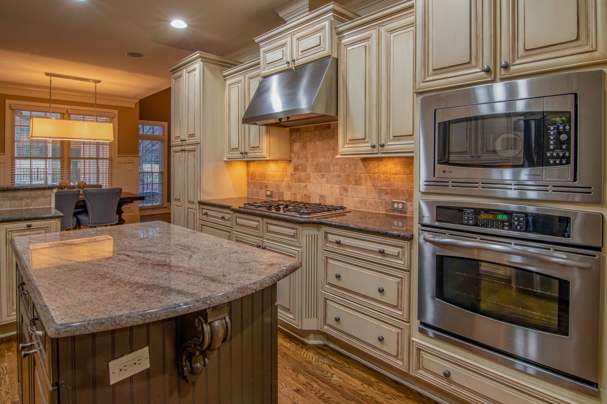 How to Style Brown Granite Countertops: Ideas and Inspo Pics