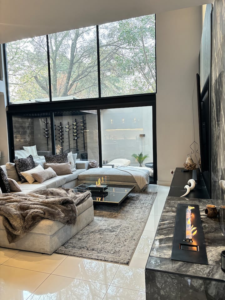 Luxurious 4-Bedroom Retreat in Bryanston, Sandton - Houses for Rent in Sandton, Gauteng, South Africa - Airbnb