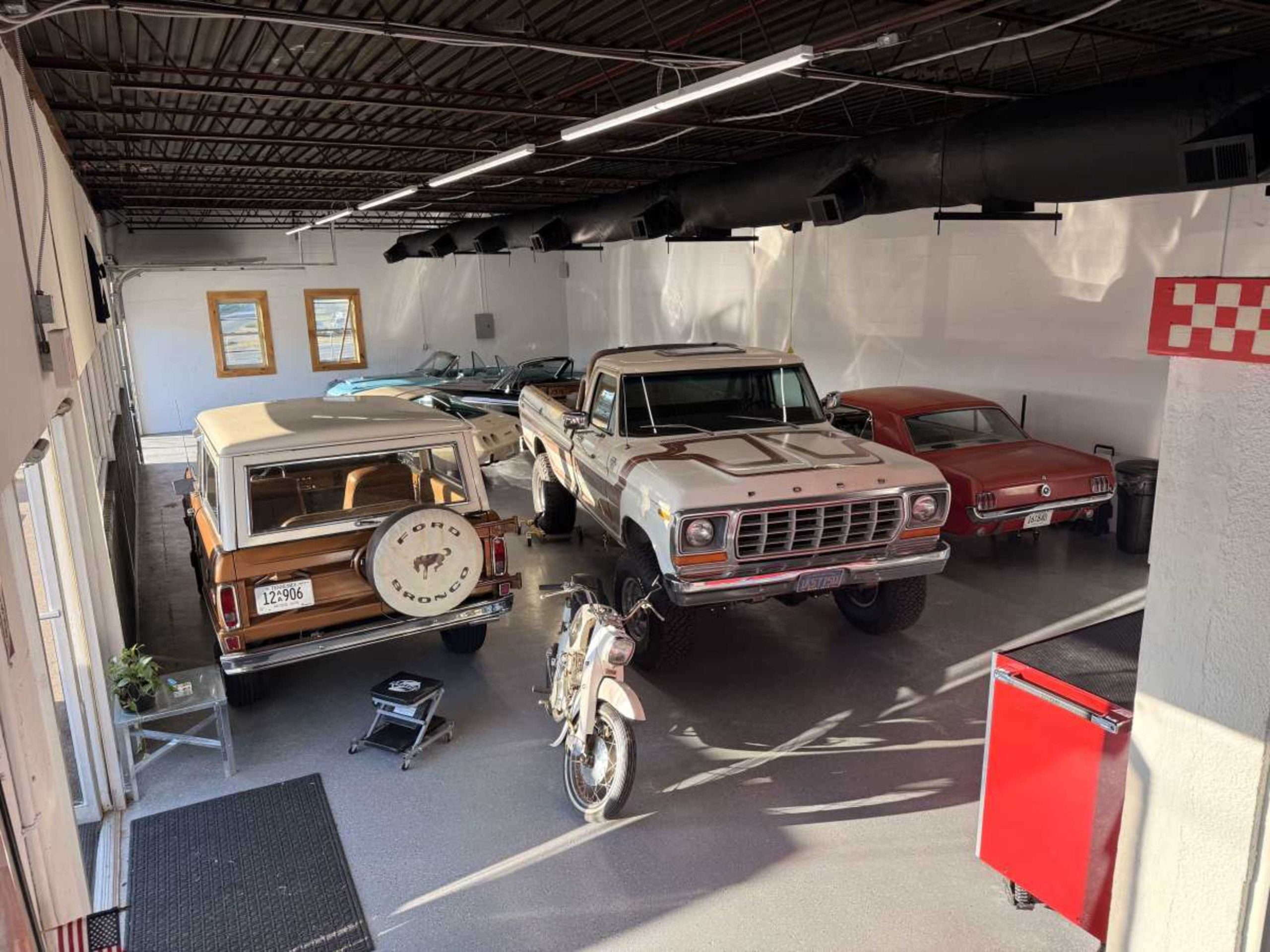 Nashville Classic Rentals | Classic Car Garage and Retro Office, Hendersonville, TN | Production | Peerspace