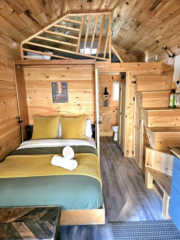 Nordic Cabin with Cozy Loft and Fireplace - Cabins for Rent in Golden, British Columbia, Canada - Airbnb